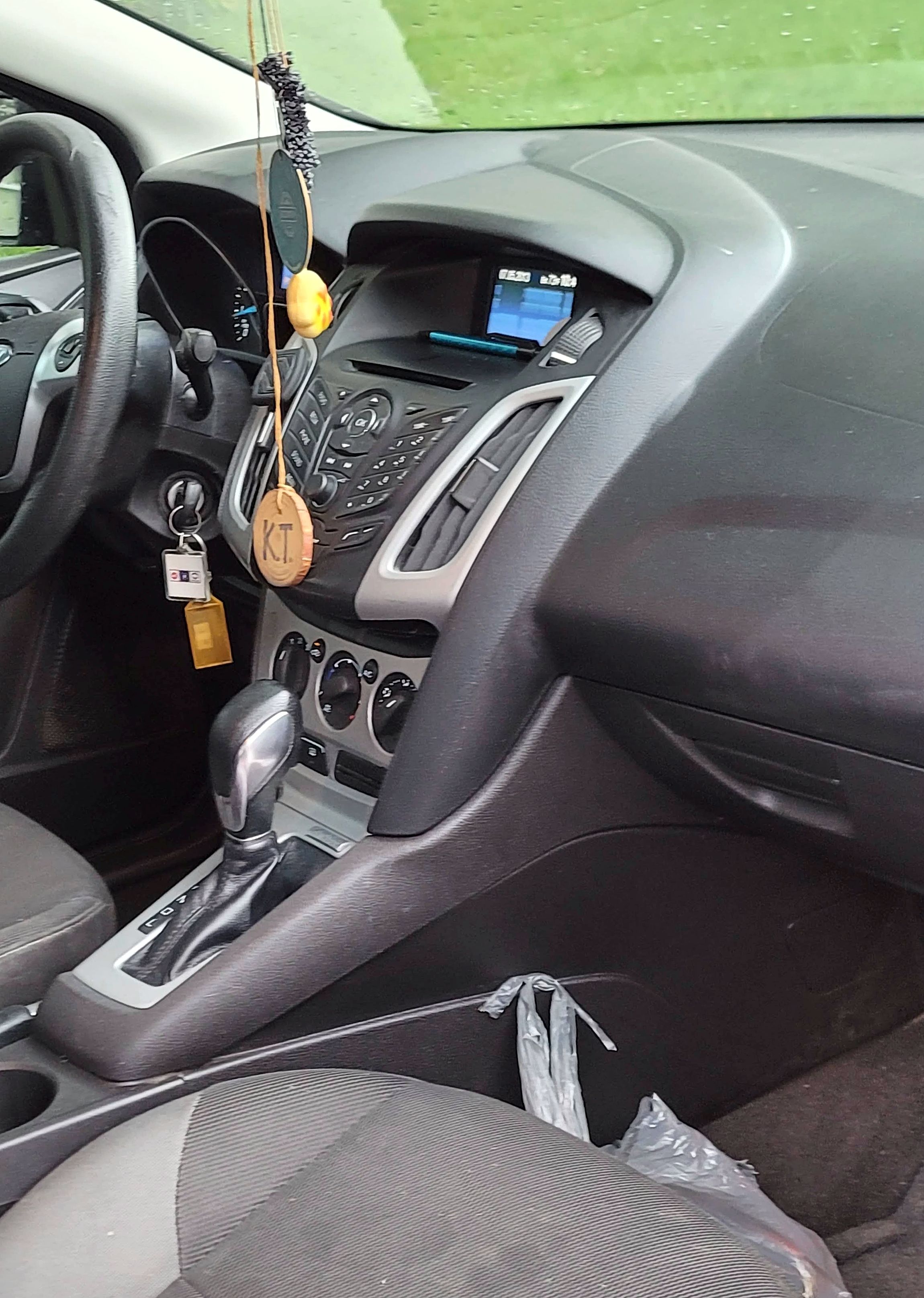 Dirty rear floor and seats before cleaning